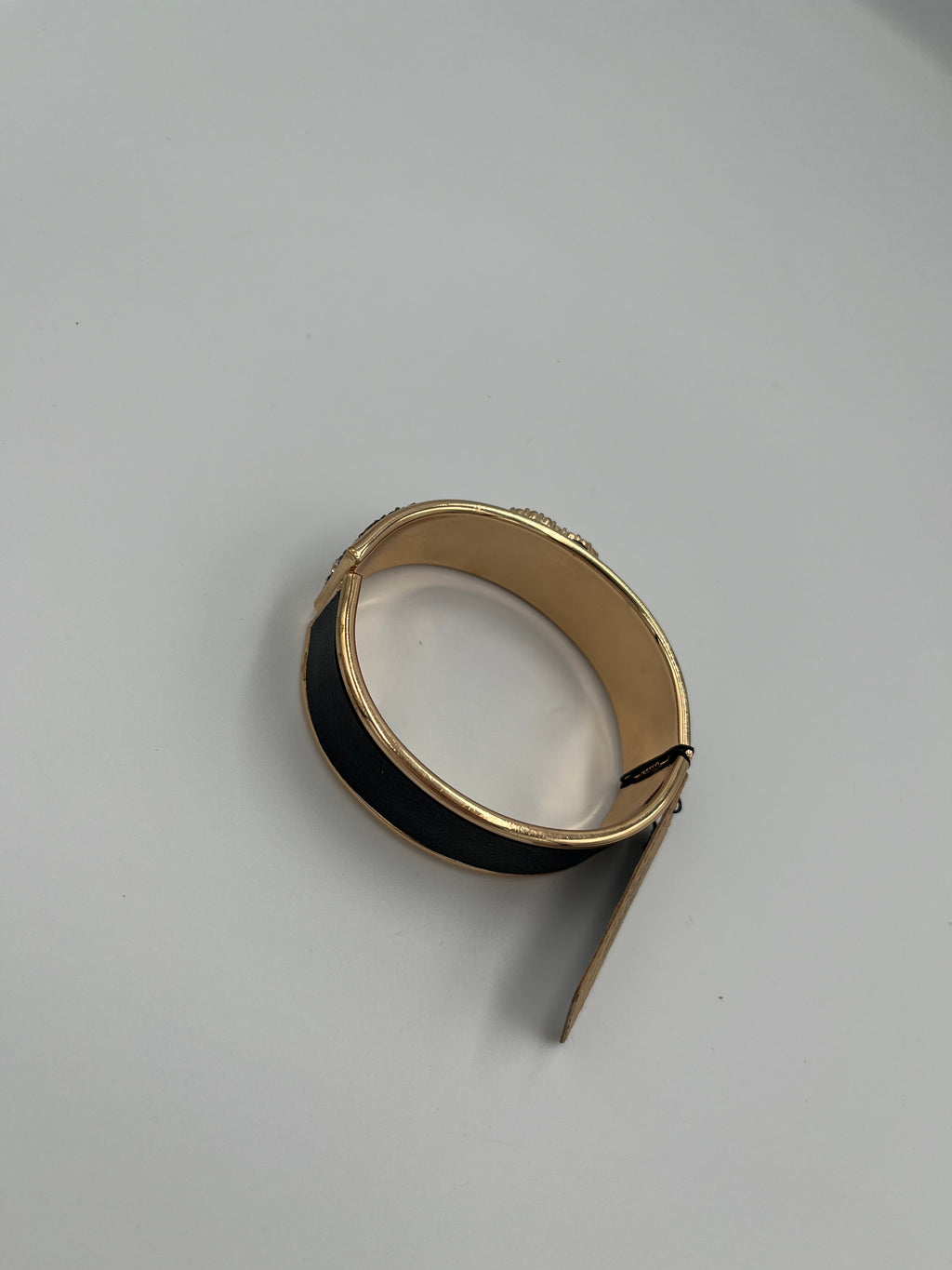 Goldtone\Black Bejeweled Bracelet